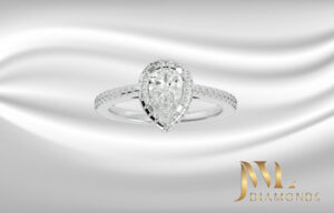 Pear shaped Diamond Ring with Halo