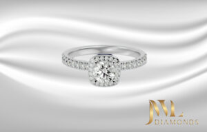 Round shaped Diamond Ring with Halo