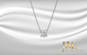 Round shaped Diamond pendant Necklace